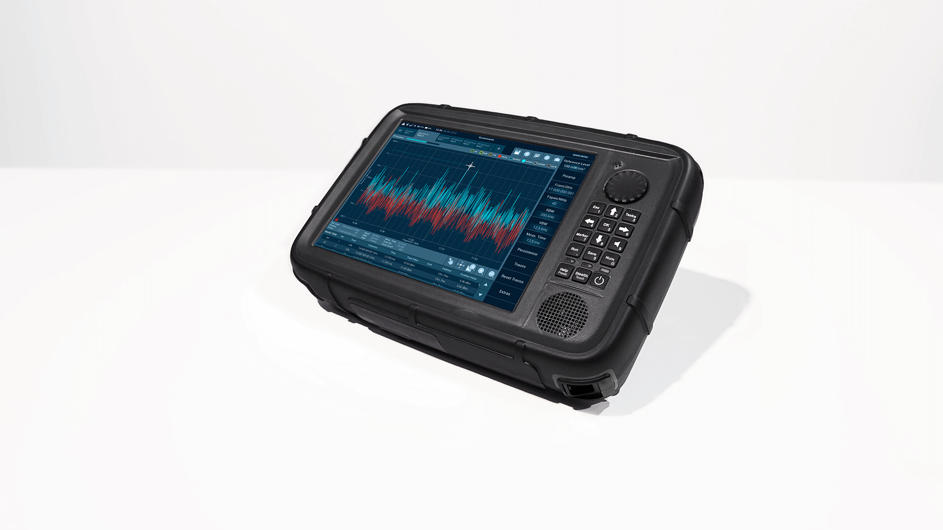 Das schwarze Strahlungsmessgerät SignalShark von Narda mit blauer Benutzeroberfläche, von schräg rechts oben fotografiert.
